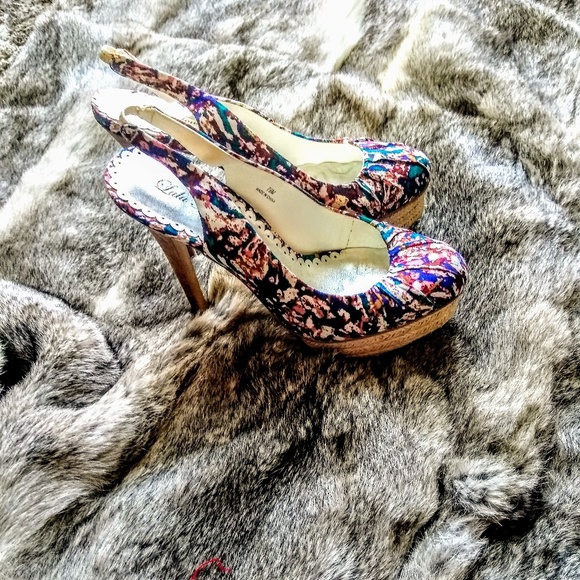 Super cute platform heels! - Picture 5 of 7